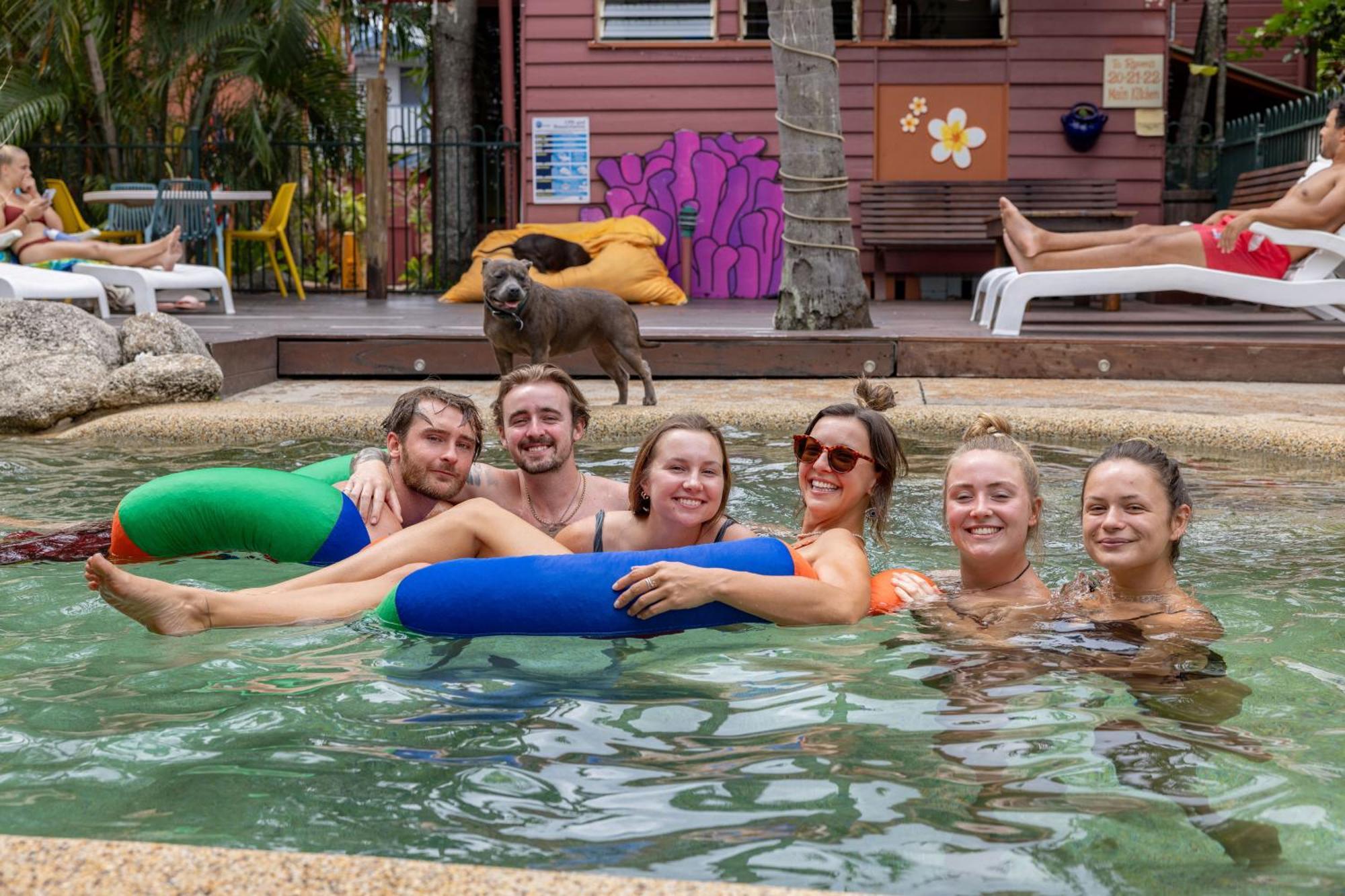Travellers Oasis Hostel Cairns Bagian luar foto
