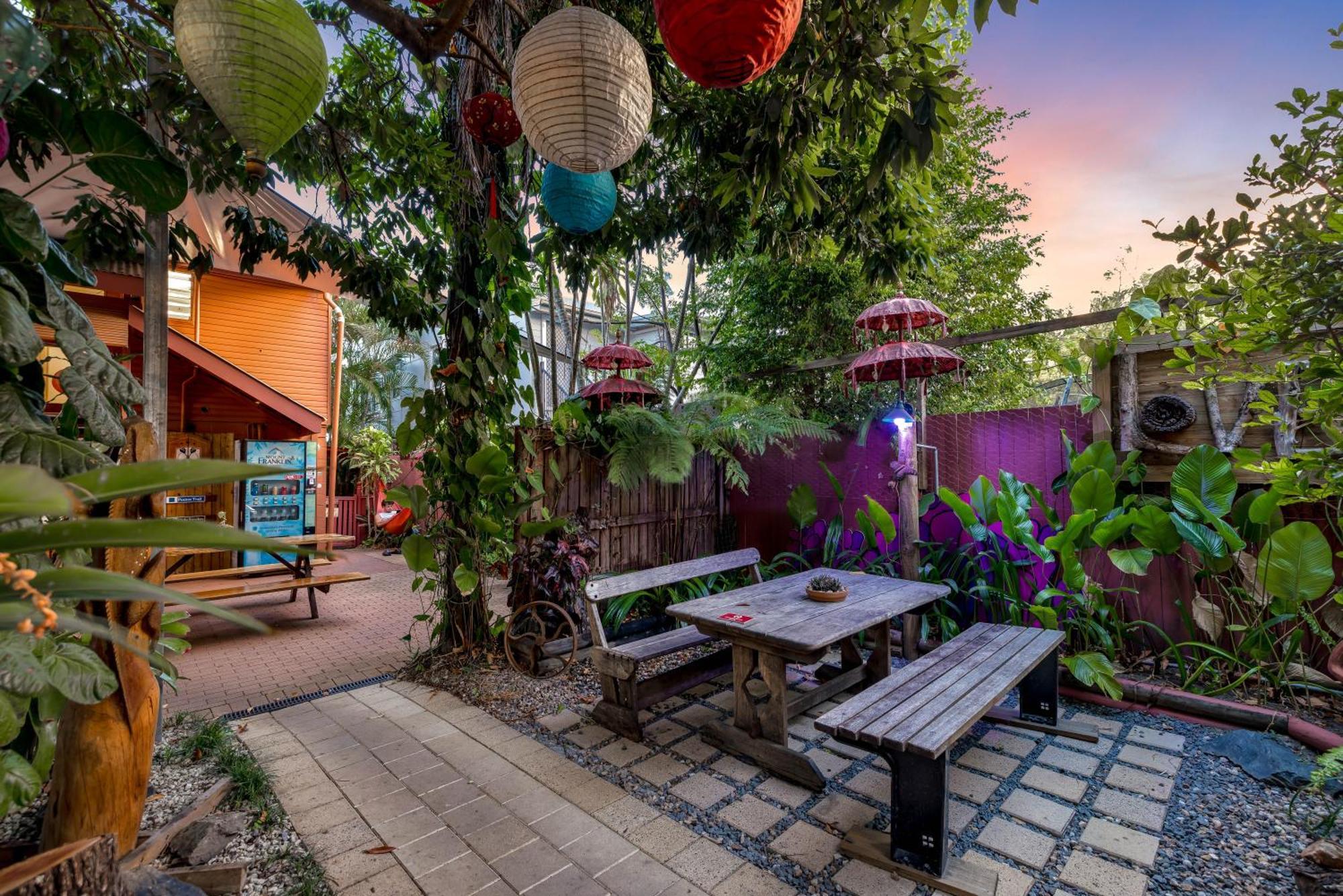 Travellers Oasis Hostel Cairns Bagian luar foto