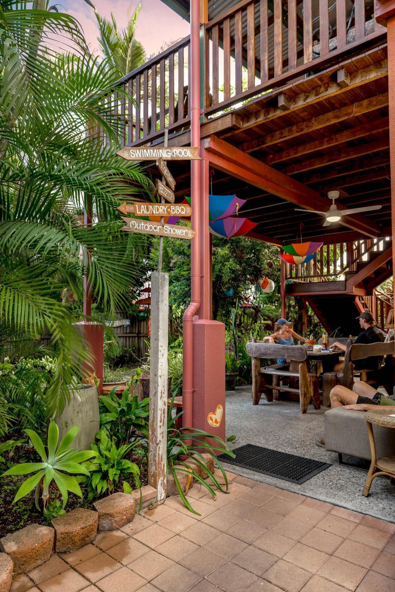 Travellers Oasis Hostel Cairns Bagian luar foto