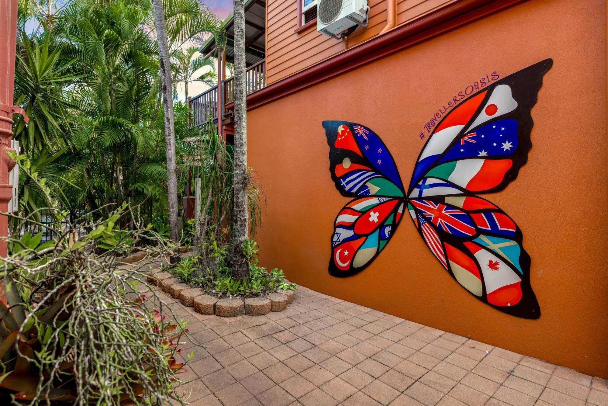 Travellers Oasis Hostel Cairns Bagian luar foto