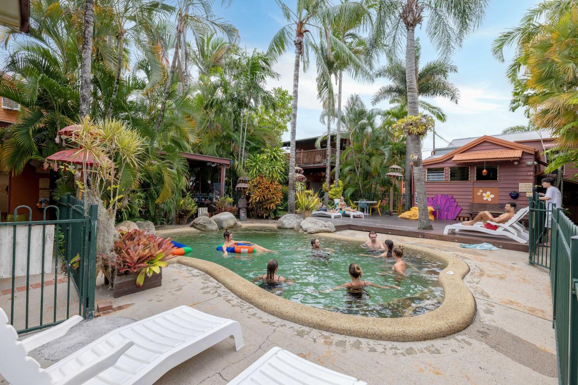 Travellers Oasis Hostel Cairns Bagian luar foto