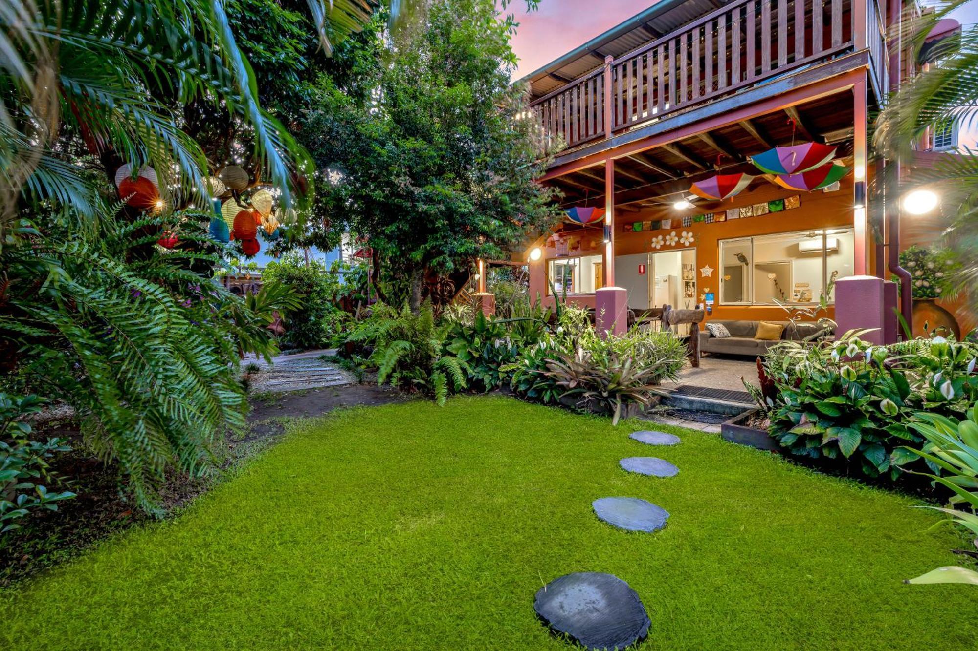 Travellers Oasis Hostel Cairns Bagian luar foto