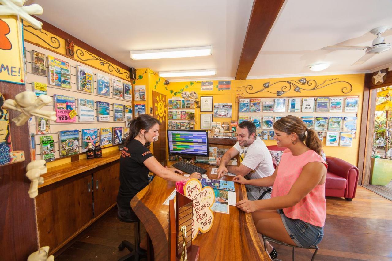 Travellers Oasis Hostel Cairns Bagian luar foto A travel agency in Greece